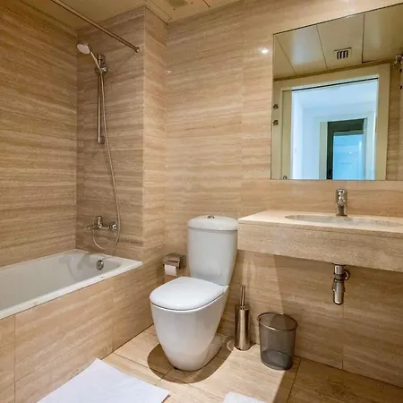 For 6, Spacious And Bright In Bonanova