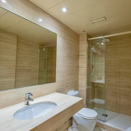 Apartment For 6, Spacious And Bright In Bonanova