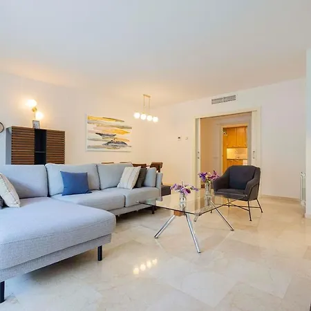 Apartment For 6, Spacious And Bright In Bonanova *
