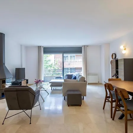 Apartment For 6, Spacious And Bright In Bonanova *