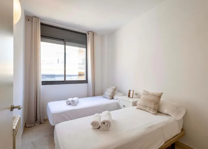 דירה For 6, Spacious And Bright In Bonanova *