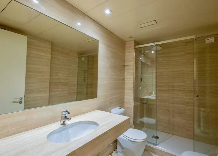 דירה For 6, Spacious And Bright In Bonanova
