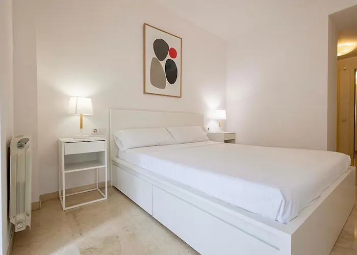 For 6, Spacious And Bright In Bonanova דירה