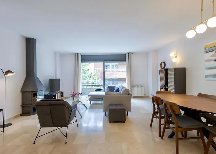 דירה For 6, Spacious And Bright In Bonanova *