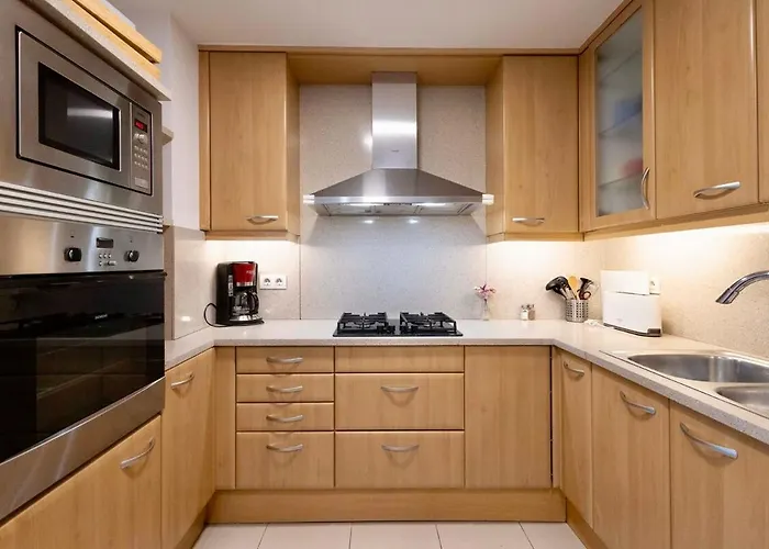 For 6, Spacious And Bright In Bonanova * ברצלונה