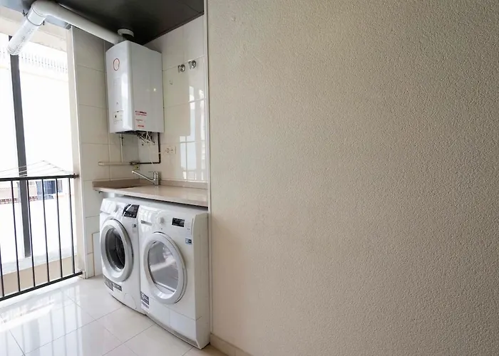 For 6, Spacious And Bright In Bonanova דירה