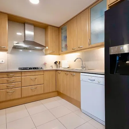 For 6, Spacious And Bright In Bonanova ברצלונה