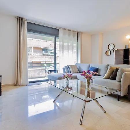For 6, Spacious And Bright In Bonanova דירה